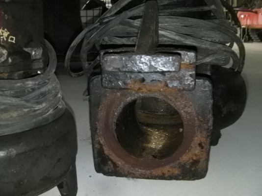 ไดโว้ใช้ในอุสาหกรรมโรงงานญี่ปุ่นแท้สภาพพร้อมใช้ขนาดท่อตัวใหญ่4นิ้วShinmaywa15KW 4P 200V 3เพรส200mm 60H2 62A ราคา12,000บ