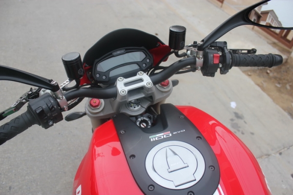 ขาย DUCATI MONSTER 1100 EVO ABS ปี2012 อินวอยล์พร้อมสรรพสามิต