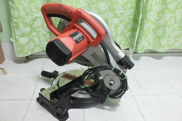 เลื่อยแท่นตัดองศาขนาดใบ10นิ้ว maktec รุ่นmt230 สภาพดีมากๆพร้อมใช้ครับ