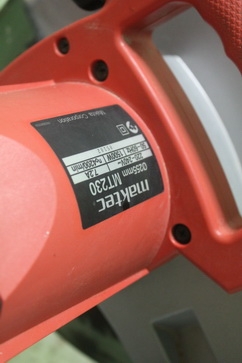 เลื่อยแท่นตัดองศาขนาดใบ10นิ้ว maktec รุ่นmt230 สภาพดีมากๆพร้อมใช้ครับ