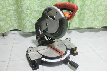 เลื่อยแท่นตัดองศาขนาดใบ10นิ้ว maktec รุ่นmt230 สภาพดีมากๆพร้อมใช้ครับ