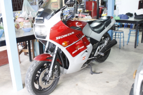 Honda CBX750F ปี 1984