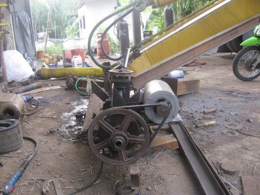 รับคว้านรูสลัก