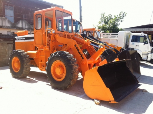 ขายรถตัก KOMATSU เอวอ่อน  จัดส่งได้ทั่วประเทศ 080-4912663 คุณวรรณ