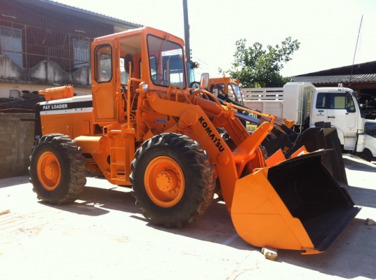 ขายรถตัก KOMATSU เอวอ่อน  จัดส่งได้ทั่วประเทศ 080-4912663 คุณวรรณ