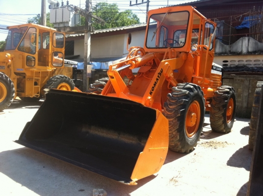 ขายรถตัก KOMATSU เอวอ่อน  จัดส่งได้ทั่วประเทศ 080-4912663 คุณวรรณ