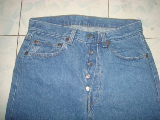 # 8717 # ยีนส์ Levi's 501 ผ้าทราย ของแท้ มือสอง เอว 32 ยาว 34 made in usa ตะเข็บสวย ก้านดำ แป็กเงิน