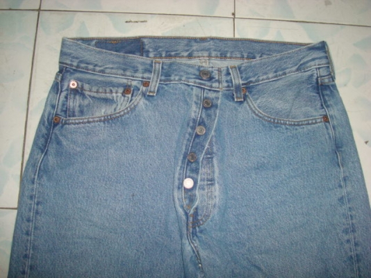 # 8749 # ยีนส์ Levi's 501 ผ้าทราย ของแท้ มือสอง เอว 34 ยาว 29 แป็กเงิน รุ่นเก่า ตะเข็บสวย # 8749 # ยีนส์ Levi's 501 ผ้าทราย ของแท้ มือสอง เอว 34 ยาว 29 แป็กเงิน รุ่นเก่า ตะเข็บสวย