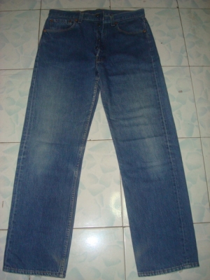 # 8749 # ยีนส์ Levi's 501 ผ้าทราย ของแท้ มือสอง เอว 34 ยาว 29 แป็กเงิน รุ่นเก่า  ตะเข็บสวย