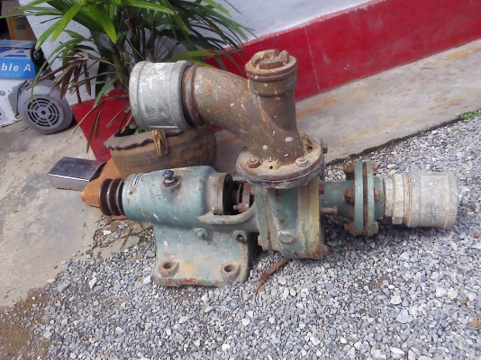 ปั้มน้ำ2นิ้วแต่ใส่ท่อต่อไว้3นิ้วเป็นแบบใช้งานหนักได้ดีตัวใหญ่หมุนออกตัวง่าย