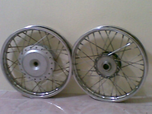 ขายดุมติดล้อเดิมhonda คลิก1คู่ราคา400บาท0831799040โส