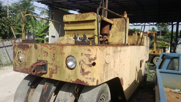 รถบดล้อยาง9ล้อ มี2คัน มีเล่มกับไม่มีเล่ม ขายแยกหรือเหมา..... รถบดล้อยาง9ล้อ มี2คัน มีเล่มกับไม่มีเล่ม ขายแยกหรือเหมา.....