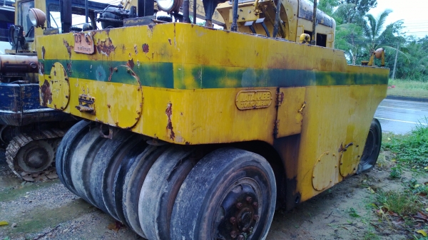 รถบดล้อยาง9ล้อ มี2คัน มีเล่มกับไม่มีเล่ม ขายแยกหรือเหมา.....