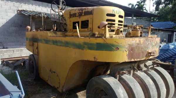 รถบดล้อยาง9ล้อ มี2คัน มีเล่มกับไม่มีเล่ม ขายแยกหรือเหมา..... รถบดล้อยาง9ล้อ มี2คัน มีเล่มกับไม่มีเล่ม ขายแยกหรือเหมา.....