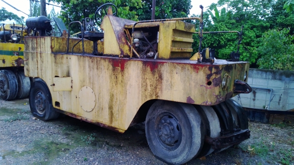 รถบดล้อยาง9ล้อ มี2คัน มีเล่มกับไม่มีเล่ม ขายแยกหรือเหมา..... รถบดล้อยาง9ล้อ มี2คัน มีเล่มกับไม่มีเล่ม ขายแยกหรือเหมา.....