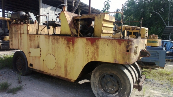 รถบดล้อยาง9ล้อ มี2คัน มีเล่มกับไม่มีเล่ม ขายแยกหรือเหมา..... รถบดล้อยาง9ล้อ มี2คัน มีเล่มกับไม่มีเล่ม ขายแยกหรือเหมา.....