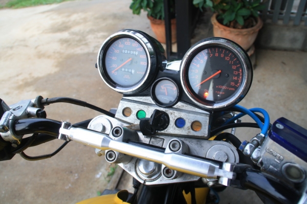 ขาย CB400 ปี 96 เวอร์ชั่น S ปลั๊กแดง สพม.แท้ ท้ายแต่ง ท่อสูตร 74000 ด่วน