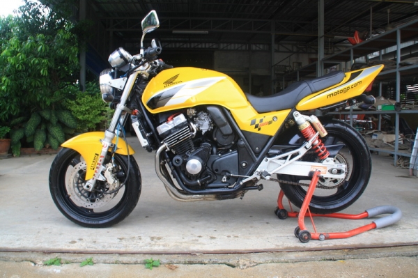 ขาย CB400 ปี 96 เวอร์ชั่น S ปลั๊กแดง สพม.แท้ ท้ายแต่ง ท่อสูตร 74000 ด่วน