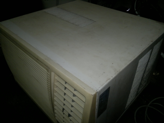 ขายแอร์หน้าต่างgoldstar แอร์เย็นลมแรง