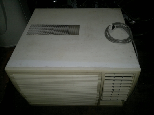 ขายแอร์หน้าต่างgoldstar แอร์เย็นลมแรง