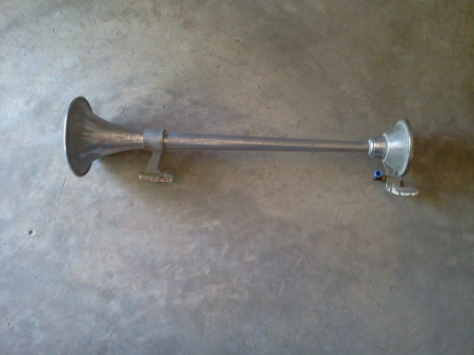 -ขายแตรปากยาว