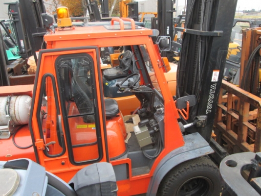 ขายฟอร์คลิฟต์ TOYOTA 6FG45,  SIDE SHIP, เสา  5 เมตร เกียร์ AT แรงและประหยัด GASOLINE / LPG พร้อมแอร์คอนดิชั่น และจอทีวี, DVD FULL OPTION  (รับประกันเครื่องยนต์ 6 เดือน จัดส่งฟรีทั่วประเทศ)  น้ำหนักรถ 7300 KG สภาพเดิมแท้จากญี่ปุ่น