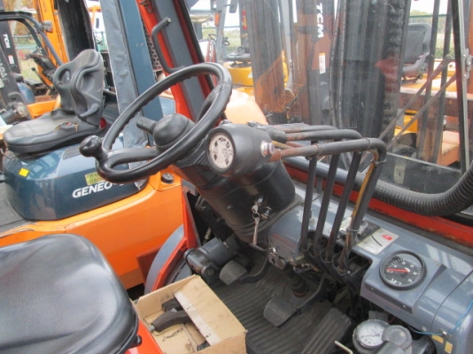 ขายฟอร์คลิฟต์ TOYOTA 6FG45,  SIDE SHIP, เสา  5 เมตร เกียร์ AT แรงและประหยัด GASOLINE / LPG พร้อมแอร์คอนดิชั่น และจอทีวี, DVD FULL OPTION  (รับประกันเครื่องยนต์ 6 เดือน จัดส่งฟรีทั่วประเทศ)  น้ำหนักรถ 7300 KG สภาพเดิมแท้จากญี่ปุ่น