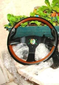 พวงมาลัยไม้ momo แท้ๆ