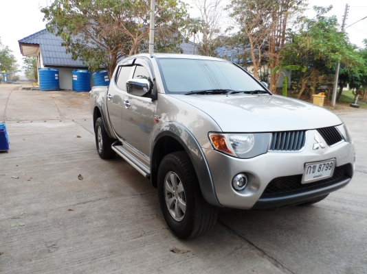 มิตซุบิชิไทรทันพลัส 4 ประตู 2011