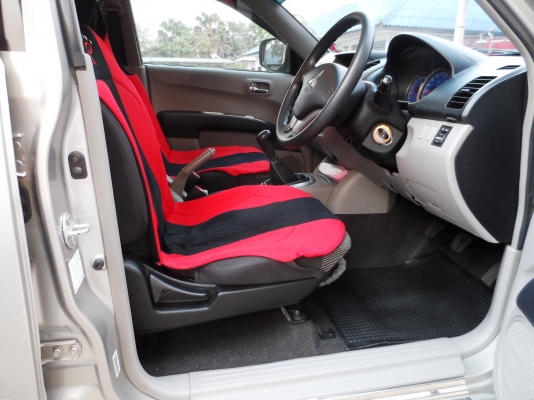 มิตซุบิชิไทรทันพลัส 4 ประตู 2011