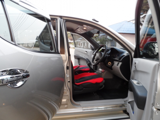 มิตซุบิชิไทรทันพลัส 4 ประตู 2011