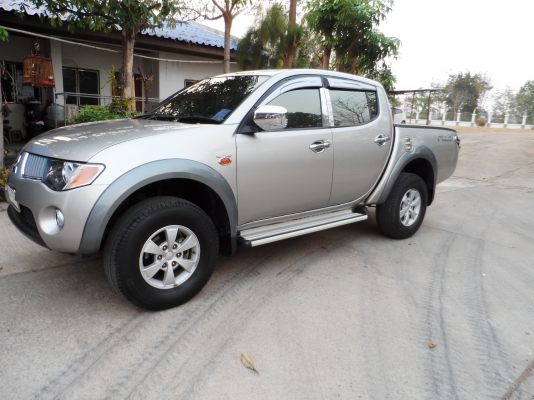 มิตซุบิชิไทรทันพลัส 4 ประตู 2011