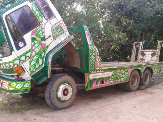 ขายสิบล้อบรรทุกรถเกี่ยวข้าว