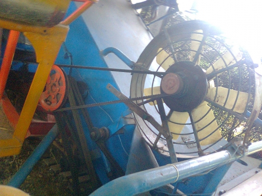 ขายรถเกี่ยวศักดิ์อุ้ม เครื่อง6BG1เทอร์โบ ปั้มไดรกิน 280000บาท