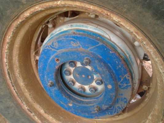 ขาย รถไถ1เพลา FORD 77 T1 สภาพดี ราคาไม่แพง เครื่องดีติดง่าย เกียร์ดีเดินหน้าถอยหลังปกติ ปั้มดี หางดีแขนดี ไม่มีปะระบบไฮฯใช้ได้ปกติ พร้อมอุปกรณ์ 4ชิ้น ใบดัน ผาน3,7 หางโรยขี้ไก่ อุปกรณ์สภาพดี เอกสารเล่มทะเบียน พร้อมใช้ พร้อมลุยงาน (มีคลิปประกอบ)ราคาต่อรองได