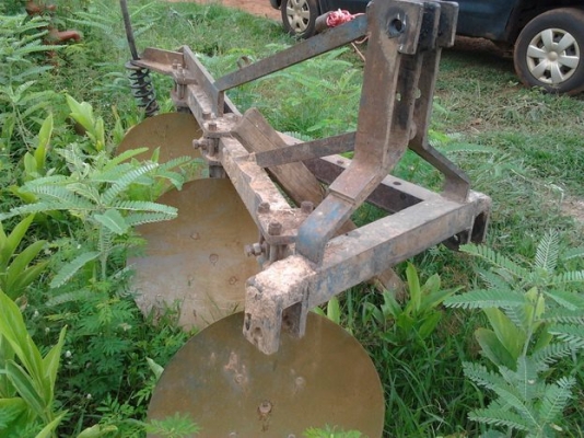 ขาย รถไถ1เพลา FORD 77 T1 สภาพดี ราคาไม่แพง เครื่องดีติดง่าย เกียร์ดีเดินหน้าถอยหลังปกติ ปั้มดี หางดีแขนดี ไม่มีปะระบบไฮฯใช้ได้ปกติ พร้อมอุปกรณ์ 4ชิ้น ใบดัน ผาน3,7 หางโรยขี้ไก่ อุปกรณ์สภาพดี เอกสารเล่มทะเบียน พร้อมใช้ พร้อมลุยงาน (มีคลิปประกอบ)ราคาต่อรองได