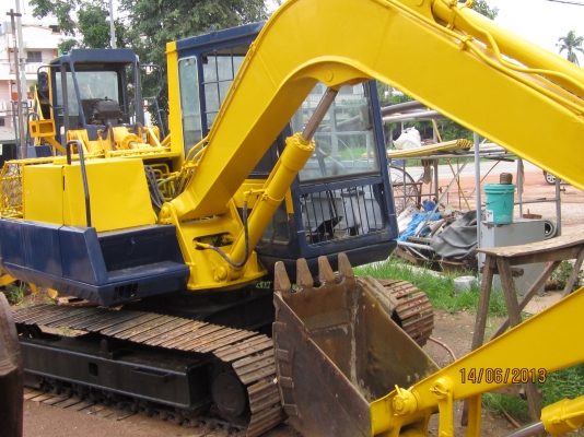 KOMATSU PC60-5
