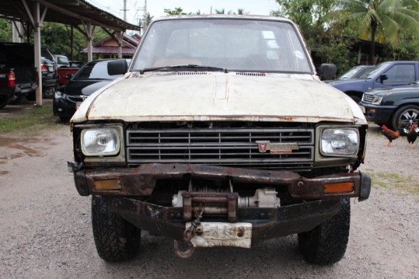 4x4ใช้ใด้ปกติ เครื่องดี เกืยร์รรมดา สีต้องอาบน้ำ วิ้นหน้าใช้โยกเกืยร์ กะบสแตนเลส มีเล่ม ทะเบืยนขาด48