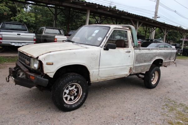 4x4ใช้ใด้ปกติ เครื่องดี เกืยร์รรมดา สีต้องอาบน้ำ วิ้นหน้าใช้โยกเกืยร์ กะบสแตนเลส มีเล่ม ทะเบืยนขาด48