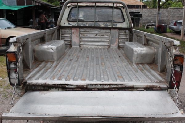 4x4ใช้ใด้ปกติ เครื่องดี เกืยร์รรมดา สีต้องอาบน้ำ วิ้นหน้าใช้โยกเกืยร์ กะบสแตนเลส มีเล่ม ทะเบืยนขาด48