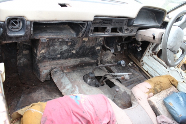 4x4ใช้ใด้ปกติ เครื่องดี เกืยร์รรมดา สีต้องอาบน้ำ วิ้นหน้าใช้โยกเกืยร์ กะบสแตนเลส มีเล่ม ทะเบืยนขาด48