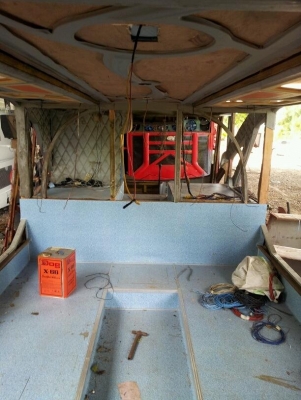 ต้องการขายรถทัวร์ 8ล้อ 2ชั้น อีซูซุปีกนก เครื่องมิตซู6D40 ดีเซล