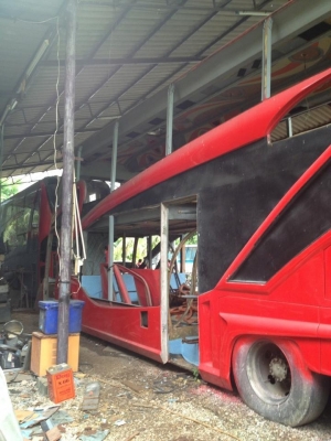 ต้องการขายรถทัวร์ 8ล้อ 2ชั้น อีซูซุปีกนก เครื่องมิตซู6D40 ดีเซล