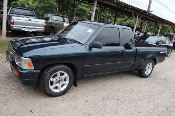 เกืยร์ธรรมดา เครื่องดี ขับดี ไม่เค็ม คัชชีสวย แอร์เย็น ต้องเก็บสีบางชิ้น