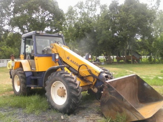 ขายด่วนรถตัก ASADA เอวอ่อน นำเข้า อังกฤษ เอกสารอินวอยส์ รถพร้อมใช้งาน ยกสูงกว่ารถคอกเกษตร 4เมตรได้ ยึดสไลด์ได้ครับ