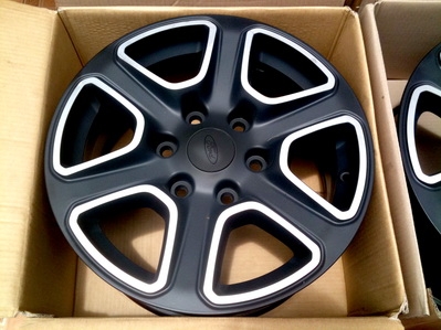 แม็กซ์ 4วงนิวฟอร์ดเรนเจอร์ใหม่ ดำเงินแต่งสีดุ ขอบ17นิ้ว กะบะ 6รู ครับ