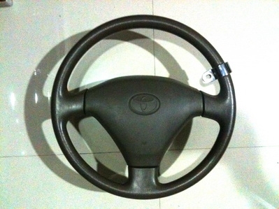 พวงมาลัยโตโยต้า สีเบสหายากครับ สภาพใหม่ทั้งวงครับ