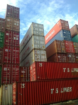 ขายตู้คอนเทนเนอร์ไอคิ้ว สีขาว มี 10 ตู้