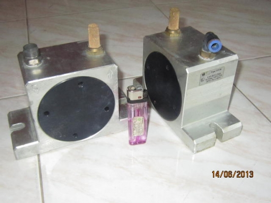 เครื่องสั่นสะเทือน air vibartor 1-1.5 tons