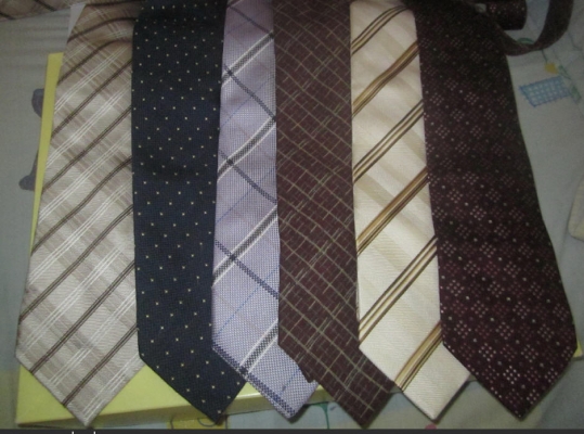 เนคไทมือสองราคาถูกๆจ้ะ ซื้อ 5 แถม 1